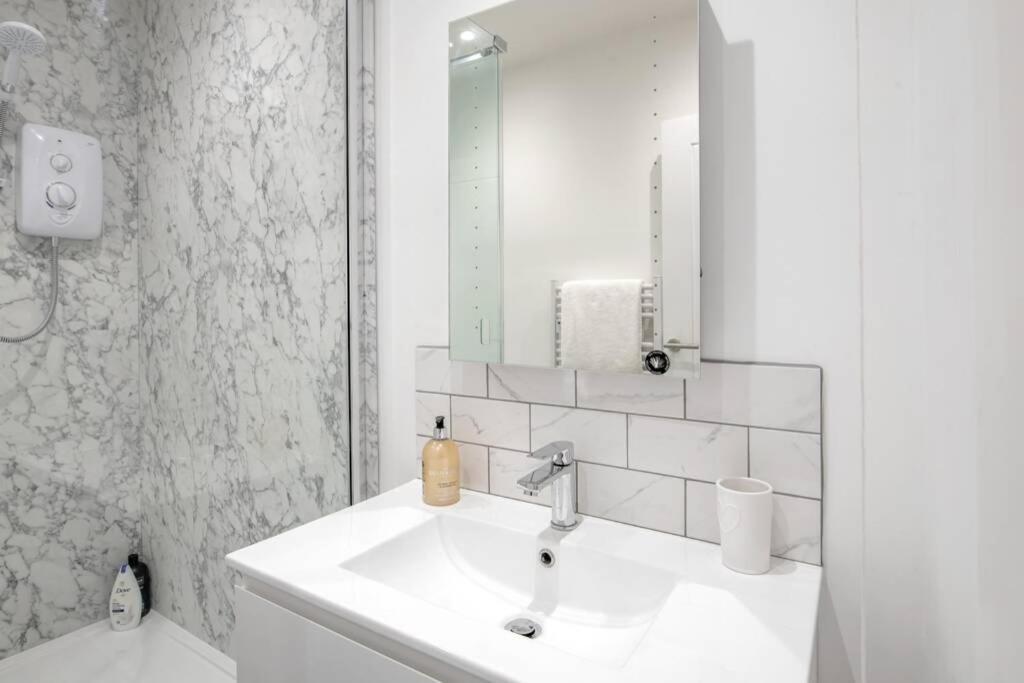 2 Bed City Centre Apartment 1 Min From Bath Abbey Exterior photo