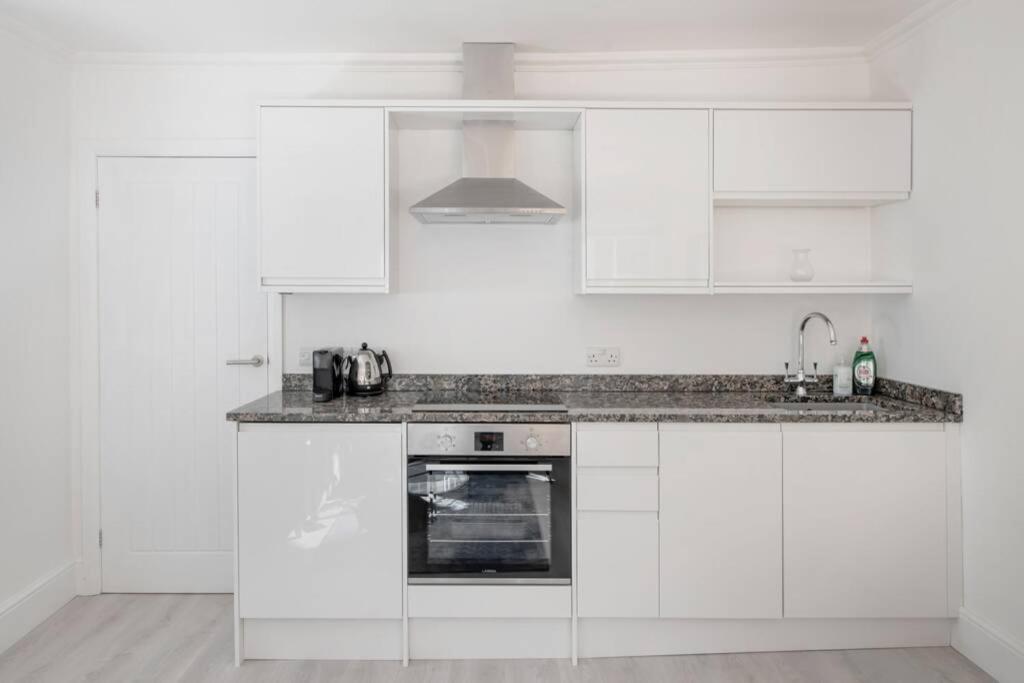 2 Bed City Centre Apartment 1 Min From Bath Abbey Exterior photo